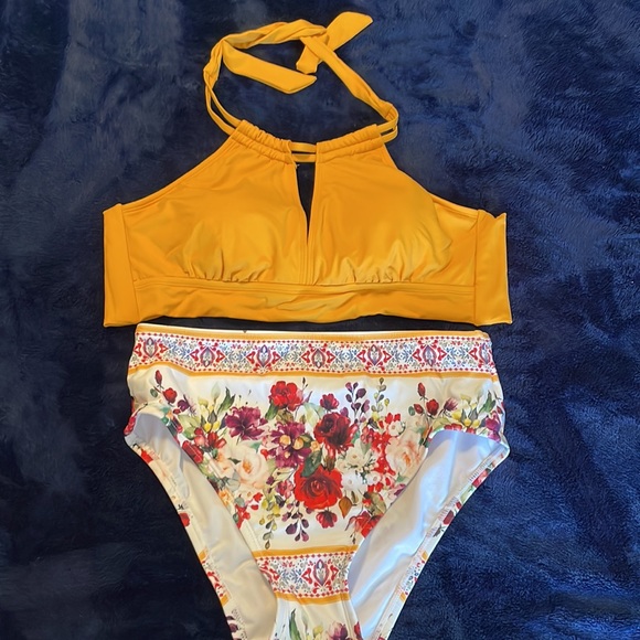 Luxury Resort like bathing suit - Picture 3 of 8